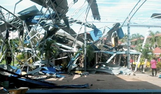 Helikopter Sikorsky S-61A4 Nuri milik TUDM yang telah melakukan pendaratan cemas di SMK Balung, Tawau