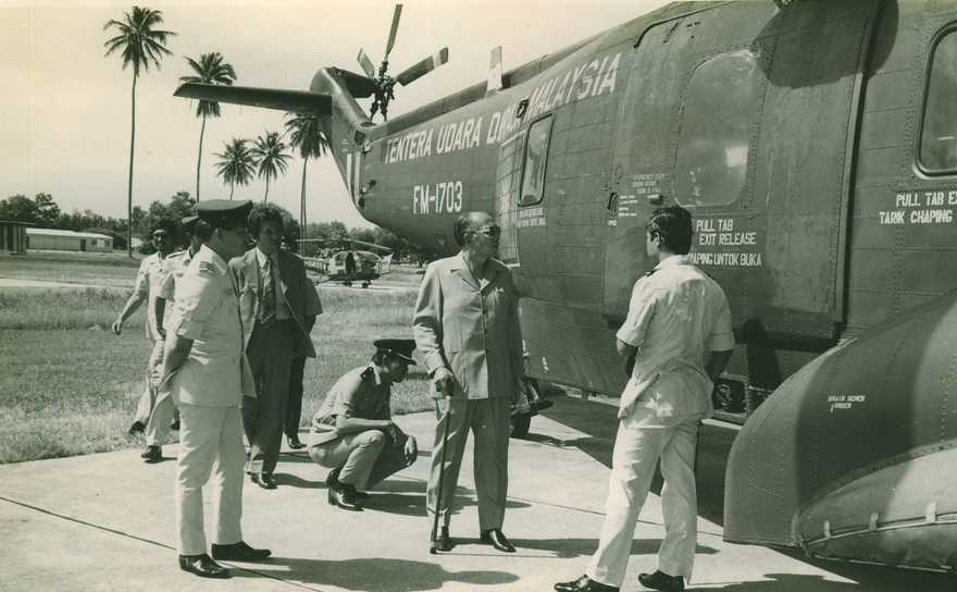 Photo 02 - Tun Razak 31 Dec 74 Visit 3rd Sqdn